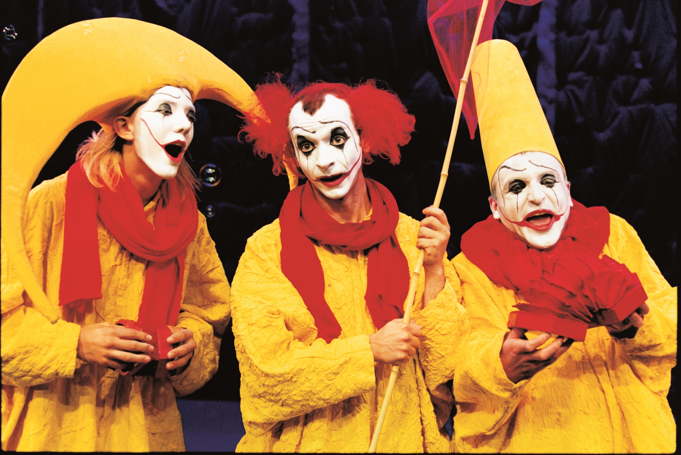 Slava Snowshow Three yellow clowns by Pascal Ito