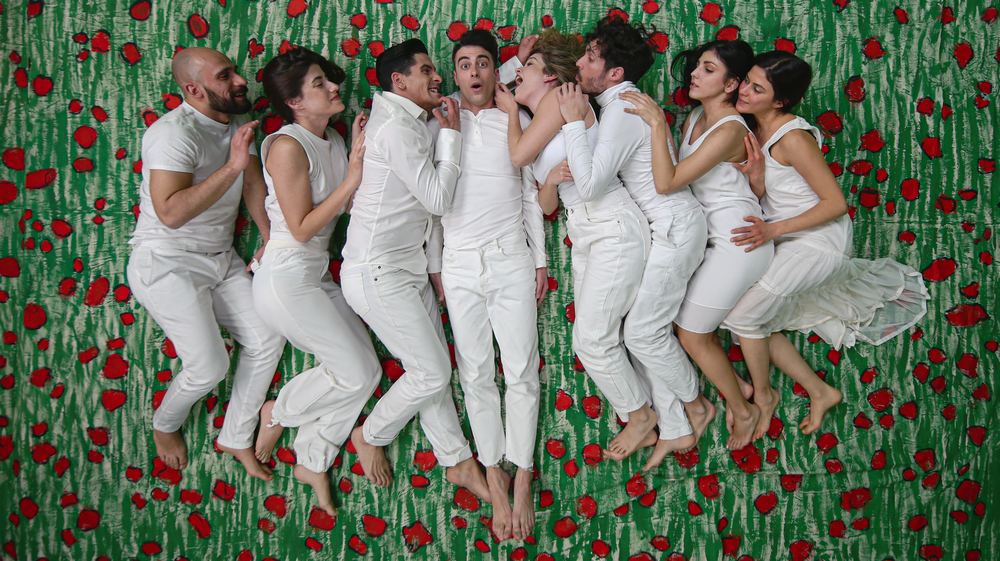 tin kiriaki exoume gamo2