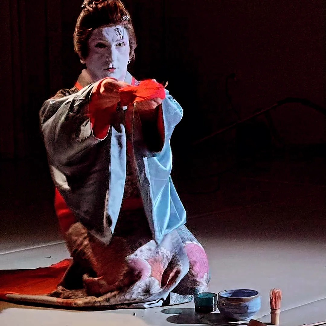 Γκεισα προτεινει τσαι