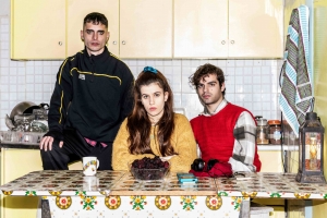 &laquo;Blackberry Trout Face (&Mu;&omicron;ύ&rho;&eta; &Gamma;&epsilon;&mu;ά&tau;&eta; &Mu;&omicron;ύ&rho;&alpha;)&raquo; &tau;&omicron;&upsilon; Lawrence Wilson, &sigma;&epsilon; &sigma;&kappa;&eta;&nu;&omicron;&theta;&epsilon;&sigma;ί&alpha; &Alpha;&theta;&eta;&nu;ά&sigmaf; &Delta;&epsilon;&lambda;&iota;ά&delta;&eta; &sigma;&tau;&omicron; &Theta;έ&alpha;&tau;&rho;&omicron; &Sigma;&tau;&alpha;&theta;&mu;ό&sigmaf;