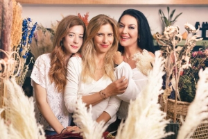 &Eta; &Kappa;&Omicron;&Rho;&Iota;&Tau;&Sigma;&Iota;&Epsilon;&Rho;&Alpha; &Tau;&Omega;&Nu; &Beta;&Omicron;&Upsilon;&Rho;&Lambda;&Omega;&Nu; - &Theta;έ&alpha;&tau;&rho;&omicron; &Alpha;&upsilon;&lambda;&alpha;ί&alpha;