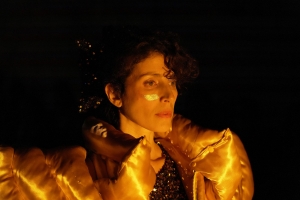 &Sigma;&upsilon;&nu;έ&nu;&tau;&epsilon;&upsilon;&xi;&eta; &tau;&eta;&sigmaf; &Rho;ό&zeta;&alpha;&sigmaf; &Pi;&rho;&omicron;&delta;&rho;ό&mu;&omicron;&upsilon; &mu;&epsilon; &alpha;&phi;&omicron;&rho;&mu;ή &tau;&eta;&nu; &pi;&alpha;&rho;ά&sigma;&tau;&alpha;&sigma;&eta; "Medea loading"