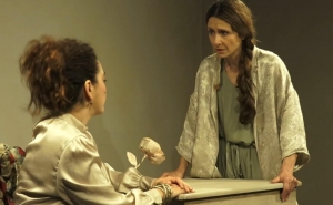 "&Mu;ή&pi;&omega;&sigmaf; &upsilon;&pi;ά&rho;&chi;&epsilon;&iota; &kappa;ά&tau;&iota; &pi;&omicron;&upsilon; &delta;&epsilon;&nu; &epsilon;ί&delta;&epsilon;&sigmaf;;" - &Mu;ί&alpha; &pi;&alpha;&rho;ά&sigma;&tau;&alpha;&sigma;&eta; &sigma;&alpha;&nu; &zeta;&epsilon;&sigma;&tau;ό &psi;&omega;&mu;ί &pi;&omicron;&upsilon; &mu;ό&lambda;&iota;&sigmaf; &beta;&gamma;ή&kappa;&epsilon; &alpha;&pi;ό &tau;&omicron;&nu; &phi;&omicron;ύ&rho;&nu;&omicron; "&Mu;&alpha;&mu;ά &Psi;&omega;&mu;ί" &sigma;&tau;&omicron; &Kappa;&omicron;&upsilon;&kappa;ά&kappa;&iota;