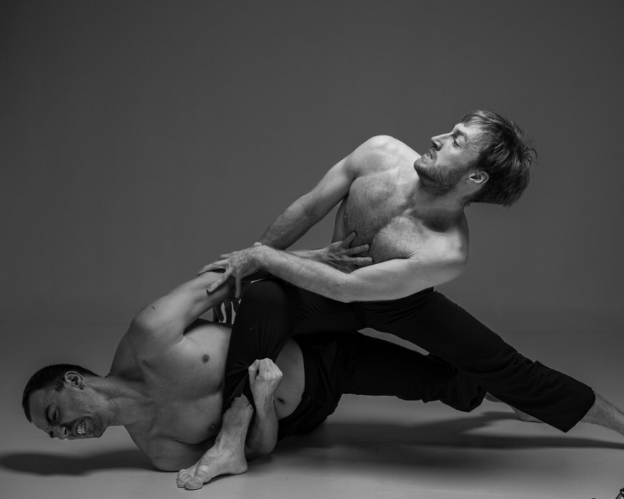 &Epsilon;ύ&alpha; &Sigma;&tau;&alpha;&upsilon;&rho;&omicron;&gamma;&iota;ά&nu;&nu;&eta;: &Alpha;&pi;ό &tau;&eta;&nu; &Kappa;&rho;&alpha;&tau;&iota;&kappa;ή &Alpha;&kappa;&alpha;&delta;&eta;&mu;ί&alpha; &Chi;&omicron;&rho;&omicron;ύ &tau;&eta;&sigmaf; &Mu;ό&sigma;&chi;&alpha;&sigmaf; &kappa;&alpha;&iota; &tau;&alpha; &Mu;&pi;&omicron;&lambda;&sigma;ό&iota; &sigma;&tau;&eta;&nu; &Alpha;&theta;ή&nu;&alpha; &mu;&epsilon; &mu;&iota;&alpha; &pi;&alpha;&rho;ά&sigma;&tau;&alpha;&sigma;&eta; &chi;&omicron;&rho;&omicron;ύ &epsilon;&nu;ά&nu;&tau;&iota;&alpha; &sigma;&tau;&eta; &beta;ί&alpha;.