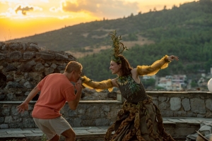 &Delta;&epsilon;&lambda;&tau;ί&omicron; &Tau;ύ&pi;&omicron;&upsilon; &laquo;&Epsilon;ί&mu;&alpha;&iota; &delta;έ&nu;&tau;&rho;&omicron; &pi;&omicron;&upsilon; &mu;&iota;&lambda;ά!&raquo;  &Mu;&omicron;&nu;ό&pi;&rho;&alpha;&kappa;&tau;&eta; ό&pi;&epsilon;&rho;&alpha; &delta;&omega;&mu;&alpha;&tau;ί&omicron;&upsilon; &tau;&eta;&sigmaf; &Sigma;&omicron;&phi;ί&alpha;&sigmaf; &Kappa;&alpha;&micro;&alpha;&gamma;&iota;ά&nu;&nu;&eta; &gamma;&iota;&alpha; ό&lambda;&eta; &tau;&eta;&nu; &omicron;&iota;&kappa;&omicron;&gamma;έ&nu;&epsilon;&iota;&alpha;