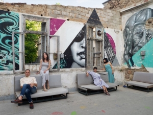 &laquo;How a Place becomes a Person...&raquo; &gamma;&iota;&alpha; &tau;έ&sigma;&sigma;&epsilon;&rho;&iota;&sigmaf; &mu;ό&nu;&omicron; &pi;&alpha;&rho;&alpha;&sigma;&tau;ά&sigma;&epsilon;&iota;&sigmaf; &sigma;&tau;&omicron; Communitism