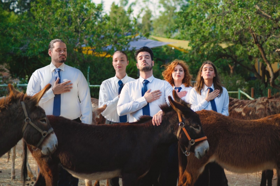 &Alpha;&Pi;&Alpha;&Nu;&Omega; &Sigma;&Tau;&Alpha; &Gamma;&Alpha;Ϊ&Delta;&Omicron;&Upsilon;&Rho;&Iota;&Alpha;  &tau;&omicron;&upsilon; &Gamma;&epsilon;&omega;&rho;&gamma;ί&omicron;&upsilon; &Sigma;&omicron;&upsilon;&rho;ή -   &Eta; &nu;έ&alpha; &kappa;&omega;&mu;&omega;&delta;ί&alpha; &tau;&eta;&sigmaf; &theta;&epsilon;&alpha;&tau;&rho;&iota;&kappa;ή&sigmaf; &omicron;&mu;ά&delta;&alpha;&sigmaf; &Nu;&Omicron;&Kappa; -&Alpha;&Omicron;&Upsilon;&Tau;