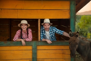 &laquo;&Eta; &Kappa;&lambda;&epsilon;&iota;ώ, &mu;&iota;&alpha; &kappa;&alpha;&lambda;ό&kappa;&alpha;&rho;&delta;&eta; &gamma;&alpha;ϊ&delta;&omicron;ύ&rho;&alpha;&raquo;, &kappa;&lambda;&epsilon;ί&nu;&epsilon;&iota; &phi;έ&tau;&omicron;&sigmaf; &rho;&alpha;&nu;&tau;&epsilon;&beta;&omicron;ύ &mu;&epsilon; &tau;&alpha; &pi;&alpha;&iota;&delta;&iota;ά &sigma;&tau;&omicron; &Theta;έ&alpha;&tau;&rho;&omicron; Ά&beta;&alpha;&tau;&omicron;&nu; | &Pi;&rho;&epsilon;&mu;&iota;έ&rho;&alpha;: 15/10