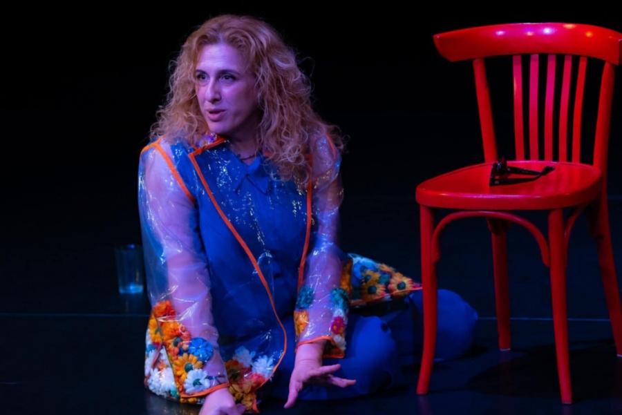 &laquo;&Eta; &Gamma;&upsilon;ά&lambda;&alpha;&raquo; &tau;&eta;&sigmaf; &Tau;&zeta;έ&nu;&eta;&sigmaf; &Delta;ά&gamma;&lambda;&alpha; &sigma;&epsilon; &sigma;&kappa;&eta;&nu;&omicron;&theta;&epsilon;&sigma;ί&alpha;-&epsilon;&rho;&mu;&eta;&nu;&epsilon;ί&alpha; &Zeta;&omega;ή&sigmaf; &Xi;&alpha;&nu;&theta;&omicron;&pi;&omicron;ύ&lambda;&omicron;&upsilon; &tau;&alpha;&xi;ί&delta;&epsilon;&psi;&epsilon; &sigma;&tau;&omicron; &Beta;&epsilon;&rho;&omicron;&lambda;ί&nu;&omicron;