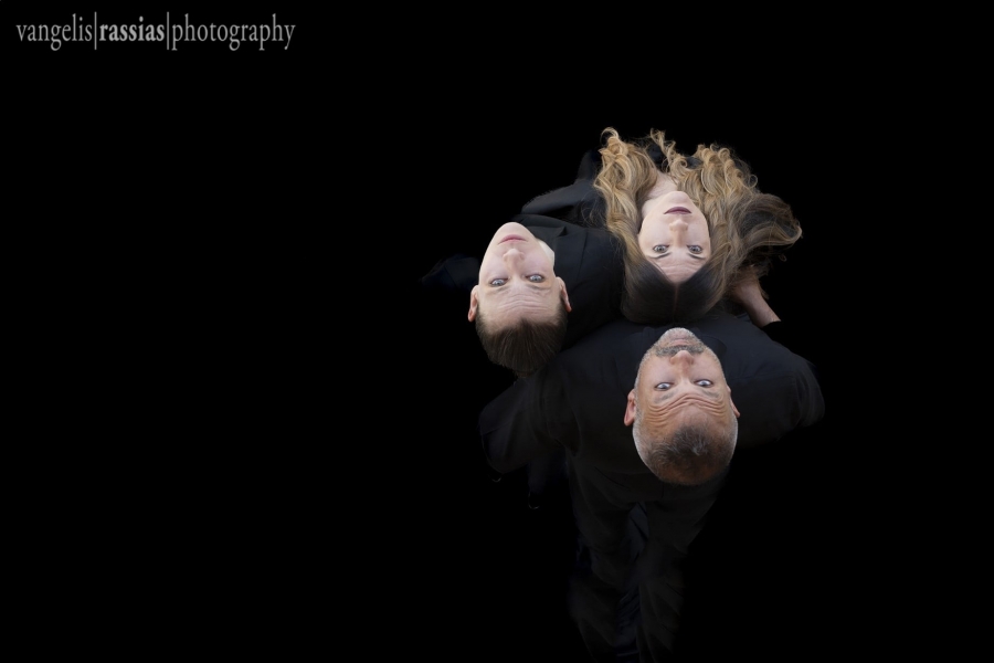 &laquo;&Eta; &kappa;&omicron;&upsilon;&kappa;&omicron;ύ&lambda;&alpha;&raquo;  &tau;&omicron;&upsilon; &Theta;&alpha;&nu;ά&sigma;&eta; &Tau;&rho;&iota;&alpha;&rho;ί&delta;&eta;  &Sigma;&kappa;&eta;&nu;&omicron;&theta;&epsilon;&sigma;ί&alpha; &Alpha;&theta;&eta;&nu;ά &Pi;&alpha;&pi;&pi;ά &sigma;&tau;&omicron; &Pi;&Lambda;&Upsilon;&Phi;&Alpha;