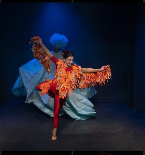 &laquo;&Omicron; &Lambda;&Omicron;&Upsilon;&Lambda;&Eta;&Sigma; &Tau;&Alpha;&Xi;&Iota;&Delta;&Epsilon;&Upsilon;&Epsilon;&Iota; &Sigma;&Tau;&Eta;&Nu; &Alpha;&Rho;&Chi;&Alpha;&Iota;&Alpha; &Epsilon;&Lambda;&Lambda;&Alpha;&Delta;&Alpha;&raquo; &sigma;&tau;&omicron; &theta;έ&alpha;&tau;&rho;&omicron; &Mu;&iota;&kappa;&rho;ό&sigmaf; &Kappa;&epsilon;&rho;&alpha;&mu;&epsilon;&iota;&kappa;ό&sigmaf;