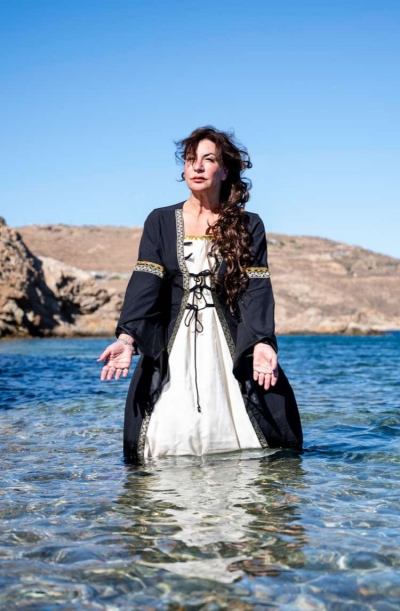 &Epsilon;ί&delta;&alpha;&mu;&epsilon; &tau;&eta;&nu; &pi;&alpha;&rho;ά&sigma;&tau;&alpha;&sigma;&eta; &laquo;&Lambda;&alpha;&sigma;&kappa;&alpha;&rho;ί&nu;&alpha; &Mu;&pi;&omicron;&upsilon;&mu;&pi;&omicron;&upsilon;&lambda;ί&nu;&alpha;&raquo; &sigma;&tau;&omicron; &theta;έ&alpha;&tau;&rho;&omicron; &laquo;&Mu;&iota;&kappa;&rho;ό&sigmaf; &Kappa;&epsilon;&rho;&alpha;&mu;&epsilon;&iota;&kappa;ό&sigmaf;&raquo;