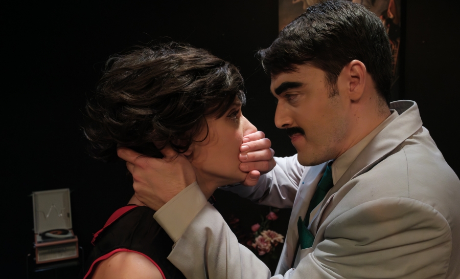 To &laquo;&Mu;&alpha;&chi;&alpha;ί&rho;&iota; &sigma;&tau;&omicron; &kappa;ό&kappa;&alpha;&lambda;&omicron;&raquo; &epsilon;&pi;&iota;&sigma;&tau;&rho;έ&phi;&epsilon;&iota; &sigma;&tau;&omicron; &Theta;έ&alpha;&tau;&rho;&omicron; 104