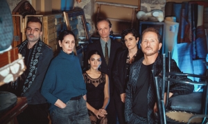 &Phi;&Omicron;&Nu;&Iota;&Kappa;&Omicron; &Sigma;&Tau;&Alpha; &Sigma;&Kappa;&Omicron;&Tau;&Epsilon;&Iota;&Nu;&Alpha; &tau;&omicron;&upsilon; Torben Betts &sigma;&tau;&omicron; &Alpha;&gamma;&gamma;έ&lambda;&omega;&nu; &Beta;ή&mu;&alpha;