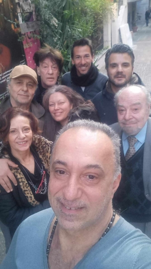 &Sigma;&Alpha;&Nu; &Alpha;&Nu;&Theta;&Rho;&Omega;&Pi;&Omicron;&Sigma; &Sigma;&Alpha;&Nu; &Epsilon;&Lambda;&Epsilon;&Phi;&Alpha;&Nu;&Tau;&Alpha;&Sigma; &sigma;&tau;&omicron; Studio &Kappa;&upsilon;&psi;έ&lambda;&eta;&sigmaf;.