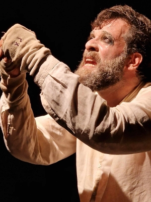 Έ&xi;&tau;&rho;&alpha; &epsilon;&omicron;&rho;&tau;&alpha;&sigma;&tau;&iota;&kappa;έ&sigmaf; &pi;&alpha;&rho;&alpha;&sigma;&tau;ά&sigma;&epsilon;&iota;&sigmaf; &gamma;&iota;&alpha; &tau;&omicron;&nu; "&Kappa;&omicron;&iota;&mu;ώ&mu;&epsilon;&nu;&omicron; &Chi;&alpha;&lambda;&epsilon;&pi;ά" &sigma;&tau;&omicron; &theta;έ&alpha;&tau;&rho;&omicron; "&Alpha;&lambda;&kappa;&mu;ή&nu;&eta;"