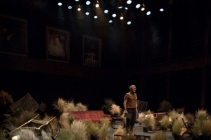 &Omicron;&iota; "&Upsilon;&Pi;&Epsilon;&Rho;&Beta;&Omicron;&Lambda;&Epsilon;&Sigma;!" &epsilon;&pi;&iota;&sigma;&tau;&rho;έ&phi;&omicron;&upsilon;&nu; &sigma;&tau;&omicron; &Theta;έ&alpha;&tau;&rho;&omicron; &Tau;έ&chi;&nu;&eta;&sigmaf; &lambda;ό&gamma;&omega; &epsilon;&pi;&iota;&tau;&upsilon;&chi;ί&alpha;&sigmaf;