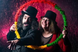 &laquo;&Eta; &Mu;&Alpha;&Chi;&Eta; &Tau;&Omega;&Nu; &Mu;&Alpha;&Gamma;&Omega;&Nu;&raquo; &Iota;&Iota; &Theta;&Epsilon;&Alpha;&Tau;&Rho;&Omicron; 2510 &Iota;&Iota; &Alpha;&pi;&omicron; &Kappa;&upsilon;&rho;&iota;&alpha;&kappa;ή 2/11