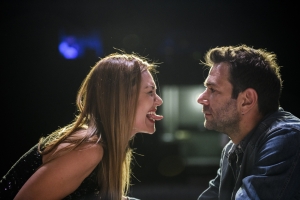 &laquo;&Theta;έ&lambda;&omega; &nu;&alpha; &sigma;&omicron;&upsilon; &kappa;&rho;&alpha;&tau;ά&omega; &tau;&omicron; &chi;έ&rho;&iota;&raquo;, &sigma;&epsilon; &kappa;&epsilon;ί&mu;&epsilon;&nu;&omicron; &tau;&omicron;&upsilon; &Tau;ά&sigma;&omicron;&upsilon; &Iota;&omicron;&rho;&delta;&alpha;&nu;ί&delta;&eta; &kappa;&alpha;&iota; &sigma;&kappa;&eta;&nu;&omicron;&theta;&epsilon;&sigma;ί&alpha; &tau;&eta;&sigmaf; &Theta;ά&lambda;&epsilon;&iota;&alpha;&sigmaf; &Mu;&alpha;&tau;ί&kappa;&alpha;.