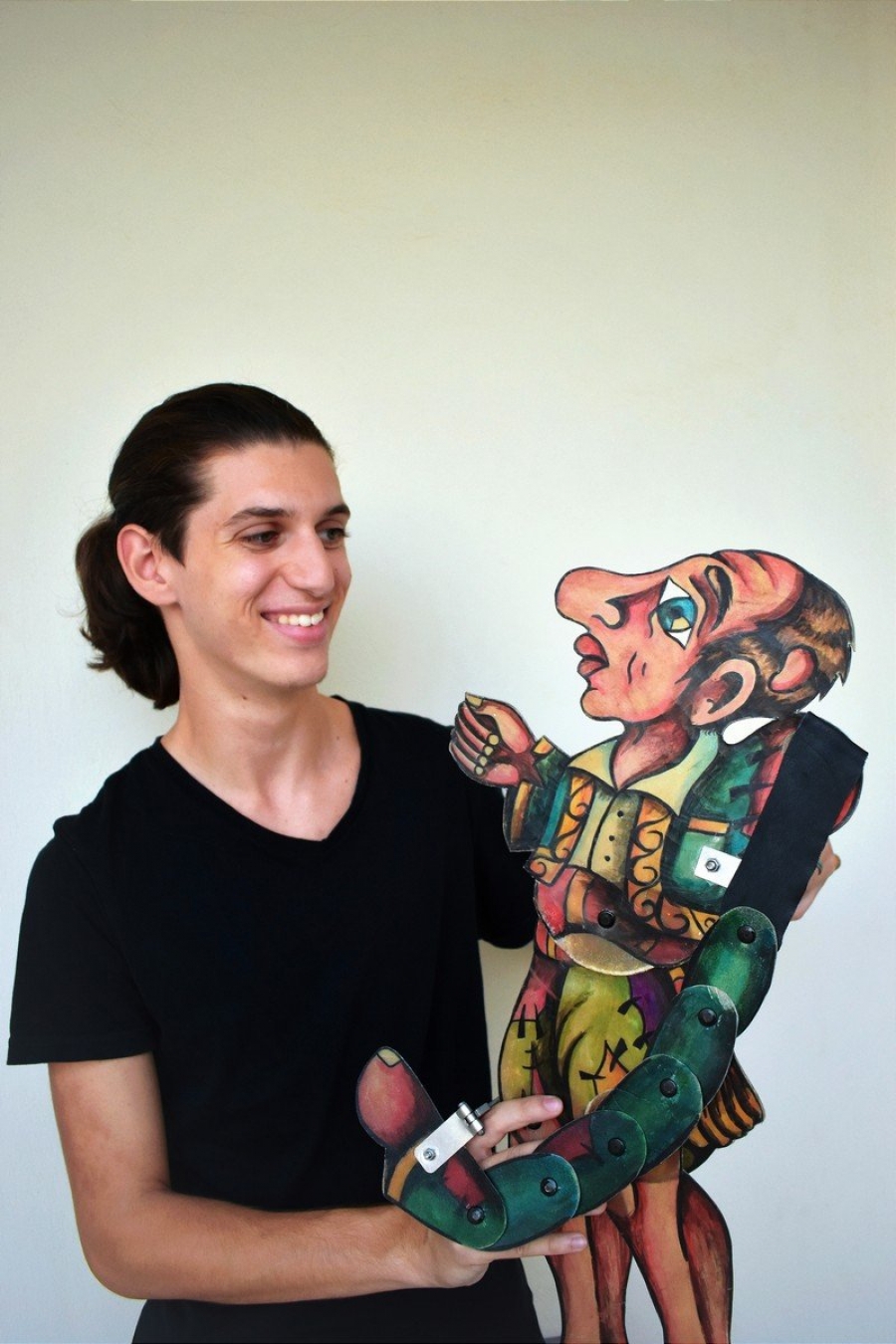 &laquo;&Omicron; &Kappa;&alpha;&rho;&alpha;&gamma;&kappa;&iota;ό&zeta;&eta;&sigmaf; &kappa;&alpha;&iota; &tau;&omicron; &Kappa;&rho;&upsilon;&phi;ό &Sigma;&chi;&omicron;&lambda;&epsilon;&iota;ό&raquo;  &Theta;έ&alpha;&tau;&rho;&omicron; &Sigma;&kappa;&iota;ώ&nu; &tau;&omicron;&upsilon; &Nu;&iota;&kappa;ό&lambda;&alpha; &Pi;έ&pi;&pi;&alpha;