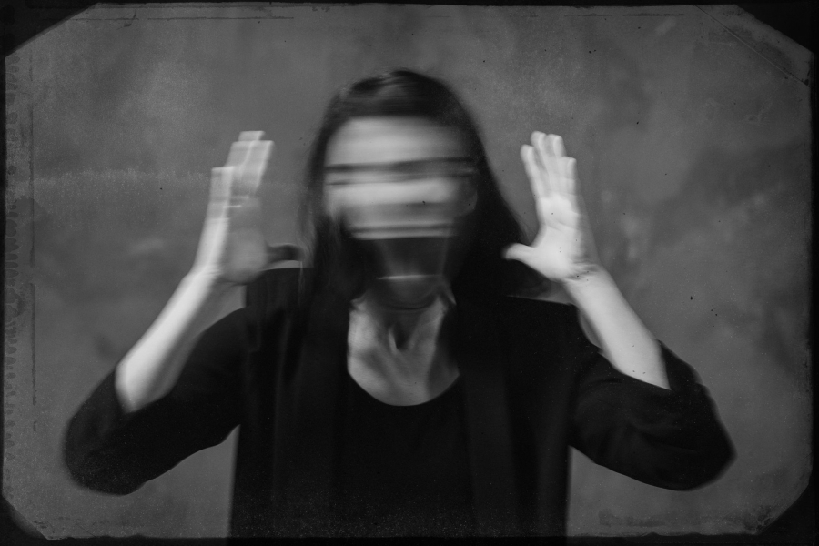 ''&Lambda;&epsilon;&omicron;&pi;ό&lambda;&delta;&omicron;&sigmaf; ή &kappa;ό&beta;&omicron;&nu;&tau;&alpha;&sigmaf; &tau;&alpha; &delta;ά&chi;&tau;&upsilon;&lambda;&alpha; &tau;&omicron;&upsilon; &kappa;&omicron;&iota;&nu;&omicron;ύ" &tau;&omicron;&upsilon; &Theta;&alpha;&nu;ά&sigma;&eta; &Tau;&rho;&iota;&alpha;&rho;ί&delta;&eta;