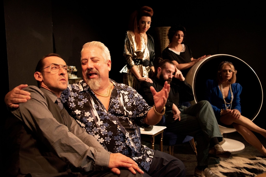 &laquo;&Tau;&Omicron; &Pi;&Eta;&Rho;&Omicron;&Upsilon;&Nu;&Iota;&raquo;  &sigma;&epsilon; &sigma;&kappa;&eta;&nu;&omicron;&theta;&epsilon;&sigma;ί&alpha; &Delta;&eta;&mu;ή&tau;&rho;&eta; &Kappa;&alpha;&rho;&alpha;&tau;&zeta;&iota;ά