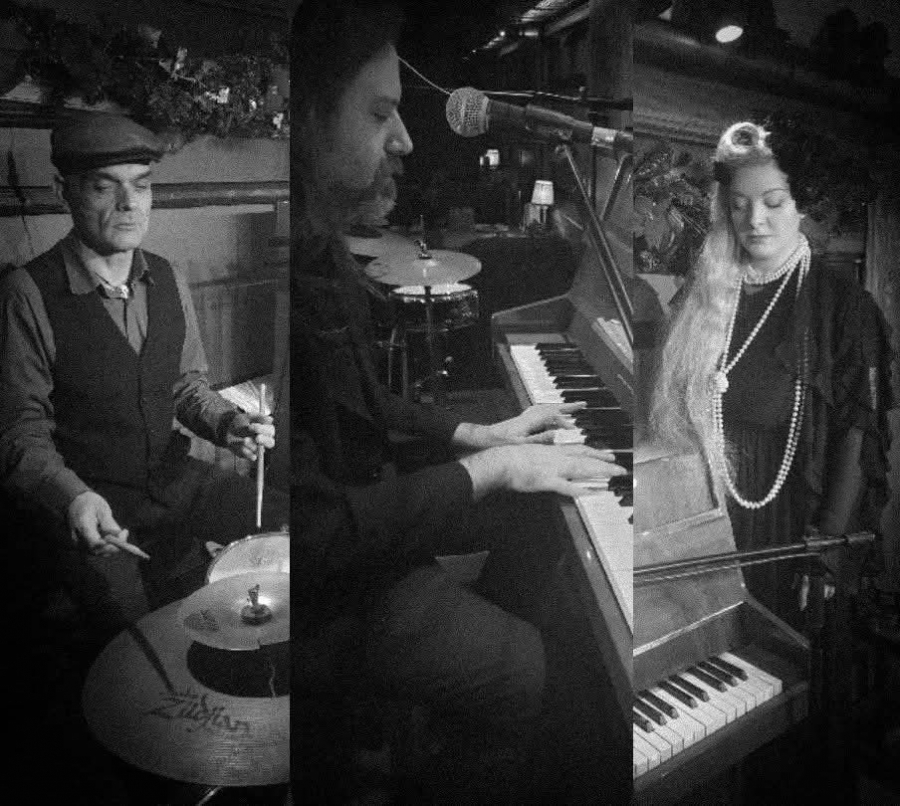 &Omicron;&iota; Glitter Grotesque &sigma;&tau;&omicron; &Alpha;&mu;&alpha;&xi;&omicron;&sigma;&tau;&omicron;&iota;&chi;ί&alpha;-&Theta;έ&alpha;&tau;&rho;&omicron; &tau;&omicron; &Tau;&rho;έ&nu;&omicron; &sigma;&tau;&omicron; &Rho;&omicron;&upsilon;&phi;