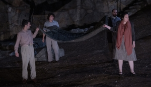 "&Eta; &Alpha;&nu;&alpha;&tau;&omicron;&lambda;ή" &tau;&eta;&sigmaf; Έ&lambda;&lambda;&eta;&sigmaf; &Pi;&alpha;&pi;&alpha;&delta;&eta;&mu;&eta;&tau;&rho;ί&omicron;&upsilon; - &sigma;&epsilon; &sigma;&kappa;&eta;&nu;&omicron;&theta;&epsilon;&sigma;ί&alpha; &tau;&omicron;&upsilon; &Beta;&alpha;&gamma;&gamma;έ&lambda;&eta; &Theta;&epsilon;&omicron;&delta;&omega;&rho;ό&pi;&omicron;&upsilon;&lambda;&omicron;&upsilon;- &gamma;&iota;&alpha; &lambda;ί&gamma;&epsilon;&sigmaf; &pi;&alpha;&rho;&alpha;&sigma;&tau;ά&sigma;&epsilon;&iota;&sigmaf; &sigma;&tau;&omicron; &Theta;έ&alpha;&tau;&rho;&omicron; &tau;&omicron;&upsilon; &Nu;έ&omicron;&upsilon; &Kappa;ό&sigma;&mu;&omicron;&upsilon; &alpha;&pi;ό 20 &Alpha;&pi;&rho;&iota;&lambda;ί&omicron;&upsilon;