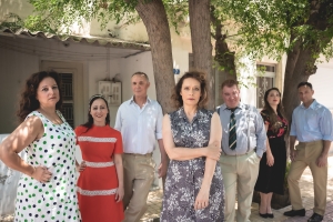 Ό&mu;&omicron;&rho;&phi;&eta; &pi;ό&lambda;&eta; &mu;&alpha;&gamma;&iota;&kappa;ή &mu;&iota;&alpha; &pi;&alpha;&rho;ά&sigma;&tau;&alpha;&sigma;&eta; &tau;&omicron;&upsilon; &Gamma;&iota;ώ&rho;&gamma;&omicron;&upsilon; &Phi;&rho;&alpha;&tau;&zeta;&epsilon;&sigma;&kappa;ά&kappa;&eta; &mu;&epsilon; &tau;&rho;&alpha;&gamma;&omicron;ύ&delta;&iota;&alpha; &tau;&omicron;&upsilon; &Mu;ί&kappa;&eta; &Theta;&epsilon;&omicron;&delta;&omega;&rho;ά&kappa;&eta; &sigma;&tau;&omicron; &theta;έ&alpha;&tau;&rho;&omicron; Eliart