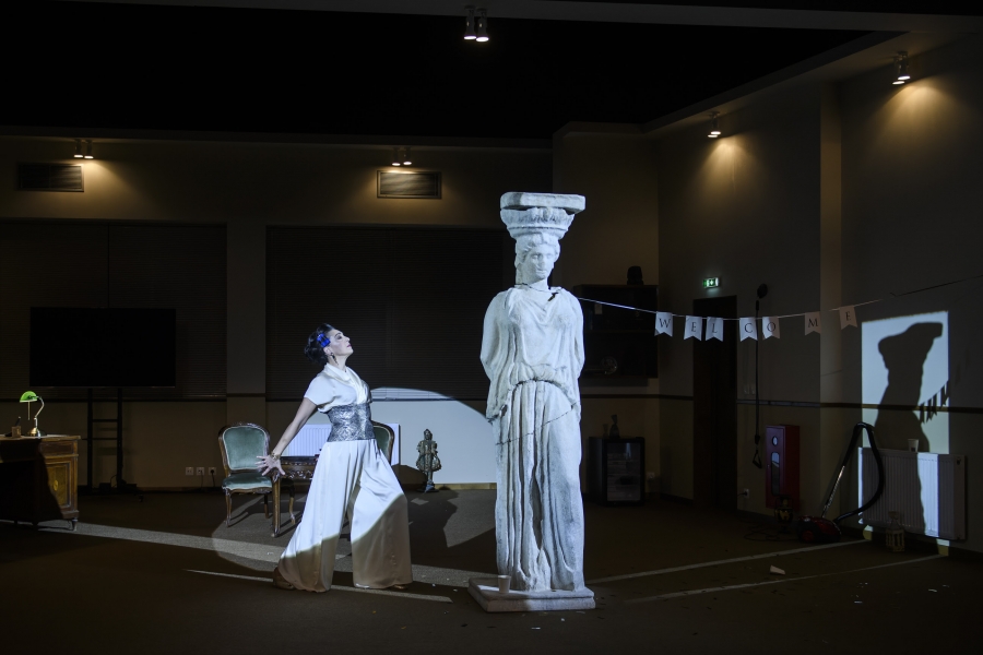 &Eta; &Kappa;&alpha;&rho;&upsilon;ά&tau;&iota;&delta;&alpha;! | &Tau;&omicron;&upsilon; &Gamma;&iota;ώ&rho;&gamma;&omicron;&upsilon; &Kappa;&alpha;&pi;&omicron;&upsilon;&tau;&zeta;ί&delta;&eta; | &Sigma;&kappa;&eta;&nu;.: &Kappa;&alpha;&tau;&epsilon;&rho;ί&nu;&alpha; &Mu;&alpha;&upsilon;&rho;&omicron;&gamma;&epsilon;ώ&rho;&gamma;&eta; | 2&omicron;&sigmaf; &chi;&rho;ό&nu;&omicron;&sigmaf; | &Theta;έ&alpha;&tau;&rho;&omicron; &Kappa;&Alpha;&Pi;&Pi;&Alpha; | &Alpha;&pi;ό 8/10