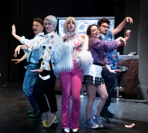 &Alpha;&Nu;&Tau;&Zeta;&Epsilon;&Lambda;&Omicron; &Mu;&Pi;&Alpha;&Rho; - &Sigma;&Tau;&Omicron; &Theta;&Epsilon;&Alpha;&Tau;&Rho;&Omicron; &Tau;&Eta;&Sigma; &Eta;&Mu;&Epsilon;&Rho;&Alpha;&Sigma;