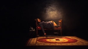 &Epsilon;ί&delta;&alpha;&mu;&epsilon; &tau;&eta;&nu; &laquo;&Rho;ό&zeta;&alpha; &Epsilon;&sigma;&kappa;&epsilon;&nu;ά&zeta;&upsilon; - &Eta; &Beta;&alpha;&sigma;ί&lambda;&iota;&sigma;&sigma;&alpha; &tau;&omicron;&upsilon; &Rho;&epsilon;&mu;&pi;έ&tau;&iota;&kappa;&omicron;&upsilon;&raquo; &sigma;&tau;&omicron; &theta;έ&alpha;&tau;&rho;&omicron; &Alpha;&lambda;&kappa;&mu;ή&nu;&eta;