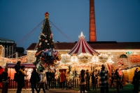 THE CHRISTMAS FACTORY &laquo;&Tau;&alpha; &mu;&upsilon;&sigma;&tau;&iota;&kappa;ά &tau;&omicron;&upsilon; Ά&iota; &Beta;&alpha;&sigma;ί&lambda;&eta;&raquo; // &Alpha;&pi;ό &tau;&omicron; &Sigma;ά&beta;&beta;&alpha;&tau;&omicron; 26 &Nu;&omicron;&epsilon;&mu;&beta;&rho;ί&omicron;&upsilon; &eta; &kappa;&alpha;&rho;&delta;&iota;ά &tau;&omega;&nu; &Chi;&rho;&iota;&sigma;&tau;&omicron;&upsilon;&gamma;έ&nu;&nu;&omega;&nu; &chi;&tau;&upsilon;&pi;ά&epsilon;&iota; &sigma;&tau;&eta;&nu; &Tau;&Epsilon;&Chi;&Nu;&Omicron;&Pi;&Omicron;&Lambda;&Eta; &Delta;&Eta;&Mu;&Omicron;&Upsilon; &Alpha;&Theta;&Eta;&Nu;&Alpha;&Iota;&Omega;&Nu;!