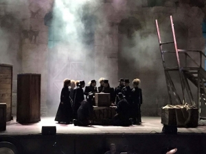 &Epsilon;ί&delta;&alpha;&mu;&epsilon; &tau;&omicron; &mu;&iota;&omicron;ύ&zeta;&iota;&kappa;&alpha;&lambda; &Sigma;&omicron;&upsilon;ί&nu;&iota; &Tau;&omicron;&nu;&tau; &omicron; &delta;&alpha;&iota;&mu;ό&nu;&iota;&omicron;&sigmaf; &kappa;&omicron;&upsilon;&rho;έ&alpha;&sigmaf; &tau;&eta;&sigmaf; Fleet Street &sigma;&tau;&omicron; &Omicron;&lambda;ύ&mu;&pi;&iota;&alpha; &Delta;&eta;&mu;&omicron;&tau;&iota;&kappa;ό &Mu;&omicron;&upsilon;&sigma;&iota;&kappa;ό &Theta;έ&alpha;&tau;&rho;&omicron; &Mu;&alpha;&rho;ί&alpha; &Kappa;ά&lambda;&lambda;&alpha;&sigmaf;