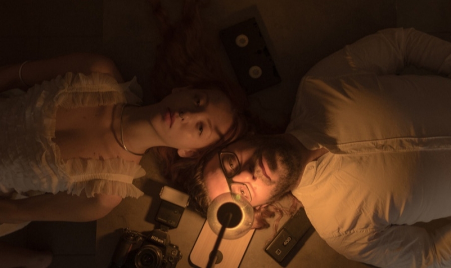 &Epsilon;ί&delta;&alpha;&mu;&epsilon; &tau;&eta;&nu; &pi;&alpha;&rho;ά&sigma;&tau;&alpha;&sigma;&eta; &laquo;Lacrimosa ή &tau;&omicron; &Alpha;&pi;έ&pi;&rho;&omega;&tau;&omicron;&raquo; &tau;&omicron;&upsilon; &Theta;&alpha;&nu;ά&sigma;&eta; &Tau;&rho;&iota;&alpha;&rho;ί&delta;&eta;, &sigma;&epsilon; &sigma;&kappa;&eta;&nu;&omicron;&theta;&epsilon;&sigma;ί&alpha; &Chi;&rho;ή&sigma;&tau;&omicron;&upsilon; &Kappa;&alpha;&rho;&alpha;&sigma;&alpha;&beta;&beta;ί&delta;&eta; &sigma;&tau;&omicron; &Theta;&Epsilon;&Alpha;&Tau;&Rho;&Omicron; NOŪS