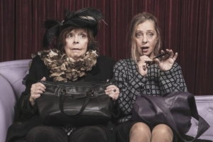 &Epsilon;ί&delta;&alpha;&mu;&epsilon; &tau;&eta;&nu; &pi;&alpha;&rho;ά&sigma;&tau;&alpha;&sigma;&eta; &Tau;&eta;&lambda;&epsilon;&phi;ώ&nu;&eta;&sigma;&epsilon; &omicron; &gamma;&iota;&omicron;&sigmaf; &sigma;&omicron;&upsilon; &sigma;&tau;&omicron; &theta;έ&alpha;&tau;&rho;&omicron; &Mu;&iota;&kappa;&rho;ό&sigmaf; &Kappa;&epsilon;&rho;&alpha;&mu;&epsilon;&iota;&kappa;ό&sigmaf;