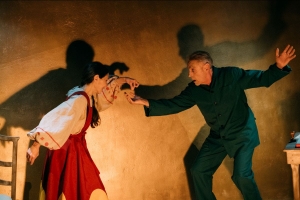 &Theta;έ&alpha;&tau;&rho;&omicron; &Mu;&Alpha;&Sigma;_ &Tau;&omicron; έ&rho;&gamma;&omicron; "LE PASSEPORT" &tau;&omicron;&upsilon; Pierre Bourgeade &gamma;&iota;&alpha; 2&eta; &chi;&rho;&omicron;&nu;&iota;ά!