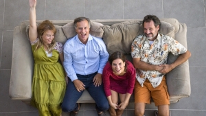 &Epsilon;ί&delta;&alpha;&mu;&epsilon; &tau;&omicron; &laquo;&Nu;&alpha; &sigma;&omicron;&upsilon; &pi;&omega; &mu;&iota;&alpha; &iota;&sigma;&tau;&omicron;&rho;ί&alpha;&raquo; &tau;&omicron;&upsilon; &Chi;ό&rho;&chi;&epsilon; &Mu;&pi;&omicron;&upsilon;&kappa;ά&iota; &sigma;&tau;&eta;&nu; &kappa;&epsilon;&nu;&tau;&rho;&iota;&kappa;ή &sigma;&kappa;&eta;&nu;ή &tau;&omicron;&upsilon; &theta;&epsilon;ά&tau;&rho;&omicron;&upsilon; Bios.