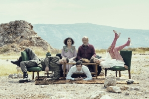 &Omicron;&iota; &pi;&alpha;&rho;&alpha;&sigma;&tau;ά&sigma;&epsilon;&iota;&sigmaf; &tau;&eta;&sigmaf; &omicron;&mu;ά&delta;&alpha;&sigmaf; The Young Quill &gamma;&iota;&alpha; &tau;&eta; &nu;έ&alpha; &theta;&epsilon;&alpha;&tau;&rho;&iota;&kappa;ή &sigma;&epsilon;&zeta;ό&nu; &sigma;&tau;&omicron; &theta;έ&alpha;&tau;&rho;&omicron; &Mu;&pi;έ&lambda;&lambda;&omicron;&sigmaf;