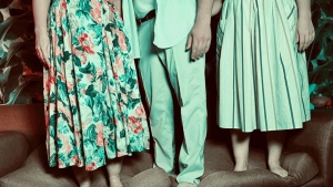 &Epsilon;ί&delta;&alpha;&mu;&epsilon; &tau;&eta; "&Nu;ύ&chi;&tau;&alpha; &tau;&omega;&nu; &delta;&omicron;&lambda;&omicron;&phi;ό&nu;&omega;&nu;" &sigma;&tau;&omicron; &theta;έ&alpha;&tau;&rho;&omicron; 104