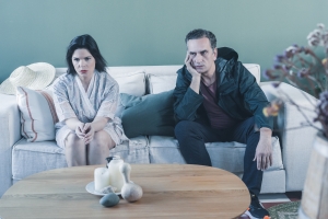 &Sigma;&Kappa;&Eta;&Nu;E&Sigma; &Alpha;&Pi;O E&Nu;&Alpha; &Gamma;A&Mu;&Omicron; &sigma;&tau;&omicron; &Delta;&eta;&mu;&omicron;&tau;&iota;&kappa;ό &Theta;έ&alpha;&tau;&rho;&omicron; &Pi;&epsilon;&iota;&rho;&alpha;&iota;ά