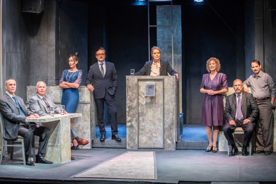 &Eta; &alpha;&sigma;&tau;&upsilon;&nu;&omicron;&mu;&iota;&kappa;ή &lambda;&omicron;&gamma;&omicron;&tau;&epsilon;&chi;&nu;ί&alpha; &epsilon;&pi;&iota;&sigma;&tau;&rho;έ&phi;&epsilon;&iota; &tau;&omicron;&nu; &Mu;ά&iota;&omicron; &sigma;&tau;&omicron; &Theta;έ&alpha;&tau;&rho;&omicron; Eliart