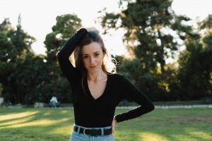 &Sigma;&upsilon;&nu;έ&nu;&tau;&epsilon;&upsilon;&xi;&eta; &tau;&eta;&sigmaf; &Kappa;&alpha;&tau;&epsilon;&rho;ί&nu;&alpha; &Pi;&alpha;&pi;&alpha;&delta;ά&kappa;&eta; &sigma;&tau;&omicron; &theta;&epsilon;&alpha;&tau;&rho;&omicron;.gr &mu;&epsilon; &alpha;&phi;&omicron;&rho;&mu;ή &tau;&eta;&nu;  &pi;&alpha;&rho;ά&sigma;&tau;&alpha;&sigma;&eta; &tau;&omicron; &laquo;&Alpha;&tau;&sigma;ά&lambda;&iota;&raquo; &tau;&eta;&sigmaf; Rona Munro &sigma;&tau;&omicron; &theta;έ&alpha;&tau;&rho;&omicron; &laquo;&Mu;&epsilon;&tau;&alpha;&xi;&omicron;&upsilon;&rho;&gamma;&epsilon;ί&omicron;&raquo;.