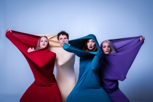 &Sigma;&upsilon;&nu;έ&nu;&tau;&epsilon;&upsilon;&xi;&eta; &mu;&epsilon; &tau;&eta;&nu; Έ&lambda;&lambda;&eta; &Mu;&epsilon;&rho;&kappa;&omicron;ύ&rho;&eta; &kappa;&alpha;&iota; &tau;&eta;&nu; &Theta;&epsilon;&alpha;&tau;&rho;&iota;&kappa;ή &Omicron;&mu;ά&delta;&alpha; &Kappa;&omega;&phi;ώ&nu; &laquo;&Tau;&rho;&epsilon;&lambda;ά &Chi;&rho;ώ&mu;&alpha;&tau;&alpha;&raquo; &mu;&epsilon; &alpha;&phi;&omicron;&rho;&mu;ή &tau;&eta;&nu; &pi;&alpha;&rho;ά&sigma;&tau;&alpha;&sigma;&eta; ''&Kappa;&alpha;&tau;ά&sigma;&tau;&alpha;&sigma;&eta; &Pi;&omicron;&lambda;&iota;&omicron;&rho;&kappa;ί&alpha;&sigmaf;'' &tau;&omicron;&upsilon; &Alpha;.&Kappa;&alpha;&mu;ύ &pi;&omicron;ύ &alpha;&nu;&epsilon;&beta;&alpha;ί&nu;&epsilon;&iota; &sigma;&tau;&omicron; &theta;έ&alpha;&tau;&rho;&omicron; Ά&Beta;&Alpha;&Tau;&Omicron;&Nu;