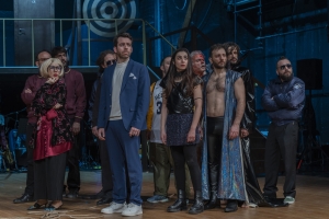 "MERDE!" &ndash; &Tau;&omicron; &theta;έ&alpha;&tau;&rho;&omicron; &beta;&gamma;ά&zeta;&epsilon;&iota; &tau;&alpha; ά&pi;&lambda;&upsilon;&tau;ά &tau;&omicron;&upsilon; &sigma;&tau;&eta; &sigma;&kappa;&eta;&nu;ή! &Sigma;&tau;&omicron; &Delta;&eta;&mu;&omicron;&tau;&iota;&kappa;ό &Theta;έ&alpha;&tau;&rho;&omicron; &Pi;&epsilon;&iota;&rho;&alpha;&iota;ά &alpha;&pi;ό 16/10