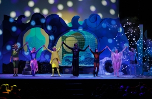 &laquo;&Tau;&rho;&iota;&gamma;&omega;&nu;&omicron;&psi;&alpha;&rho;&omicron;ύ&lambda;&eta;&sigmaf; The musical&raquo; | &Epsilon;&pi;&iota;&sigma;&tau;&rho;έ&phi;&epsilon;&iota; &sigma;&tau;&eta;&nu; &Alpha;&theta;ή&nu;&alpha; &gamma;&iota;&alpha; 3 &pi;&alpha;&rho;&alpha;&sigma;&tau;ά&sigma;&epsilon;&iota;&sigmaf;.