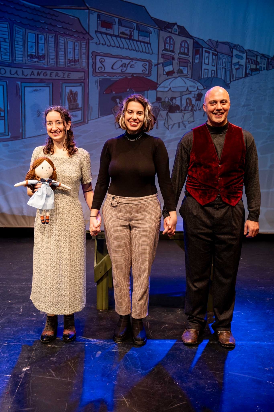 "&mu;&epsilon; &alpha;&gamma;ά&pi;&eta;, &Phi;&rho;&alpha;&nu;&tau;&sigmaf;" &alpha;&pi;ό &tau;&eta;&nu; &theta;&epsilon;&alpha;&tau;&rho;&iota;&kappa;ή &omicron;&mu;ά&delta;&alpha; Blackbird | &Theta;έ&alpha;&tau;&rho;&omicron; &Sigma;&omicron;&phi;&omicron;ύ&lambda;&eta;