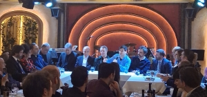 &Sigma;&upsilon;&nu;έ&nu;&tau;&epsilon;&upsilon;&xi;&eta; &tau;ύ&pi;&omicron;&upsilon; &gamma;&iota;&alpha; &tau;&eta;&nu; &pi;&alpha;&rho;ά&sigma;&tau;&alpha;&sigma;&eta; &Tau;&alpha; &pi;ή&rho;&epsilon;&sigmaf; ό&lambda;&alpha; &kappa;&iota; έ&phi;&upsilon;&gamma;&epsilon;&sigmaf; &sigma;&tau;&omicron; &theta;έ&alpha;&tau;&rho;&omicron; &Pi;&alpha;&lambda;&lambda;ά&sigmaf;