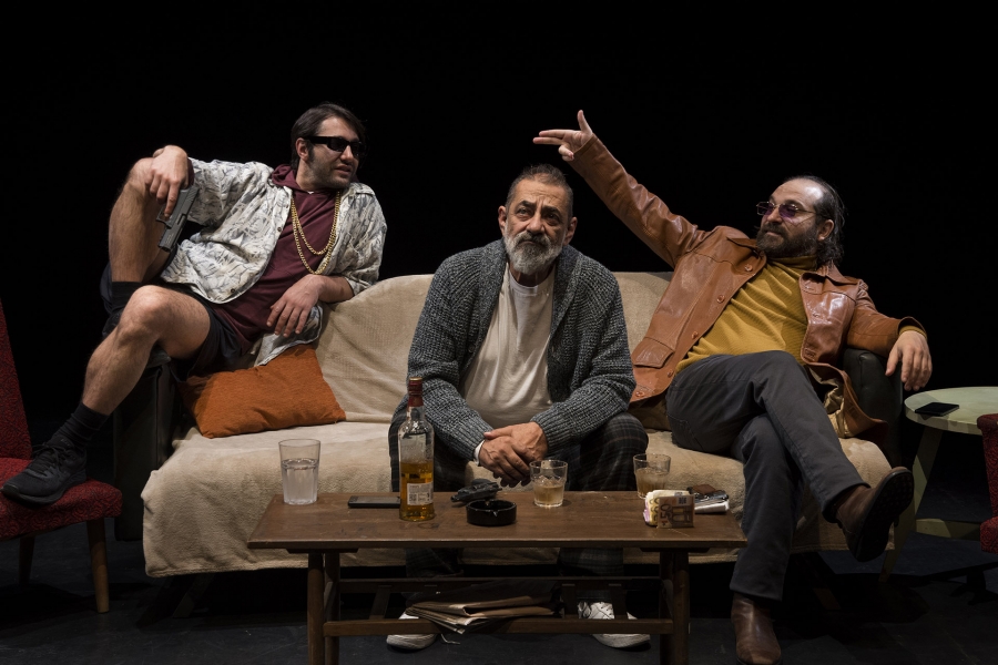 &Tau;ά&omicron;: &tau;&epsilon;&lambda;&epsilon;&upsilon;&tau;&alpha;ί&epsilon;&sigmaf; &pi;&alpha;&rho;&alpha;&sigma;&tau;ά&sigma;&epsilon;&iota;&sigmaf; &omega;&sigmaf; 3/3.