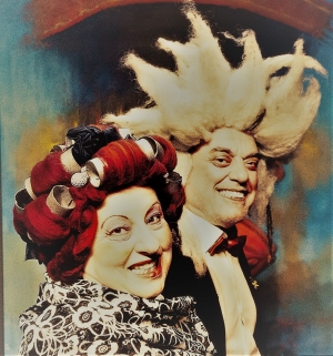 &Tau;&iota; &alpha;&nu;&epsilon;&beta;&alpha;ί&nu;&epsilon;&iota; &sigma;&tau;&eta; &sigma;&kappa;&eta;&nu;ή &tau;&omicron;&upsilon; &Alpha;&pi;ό &Kappa;&omicron;&iota;&nu;&omicron;ύ &tau;&eta; &nu;έ&alpha; &theta;&epsilon;&alpha;&tau;&rho;&iota;&kappa;ή &pi;&epsilon;&rho;ί&omicron;&delta;&omicron;;